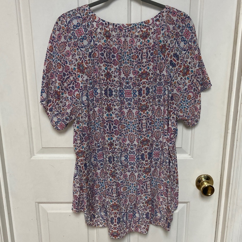 3/$20 bundle and save
Kim Rogers Multicolor Patterned Blouse - Picture 6 of 8